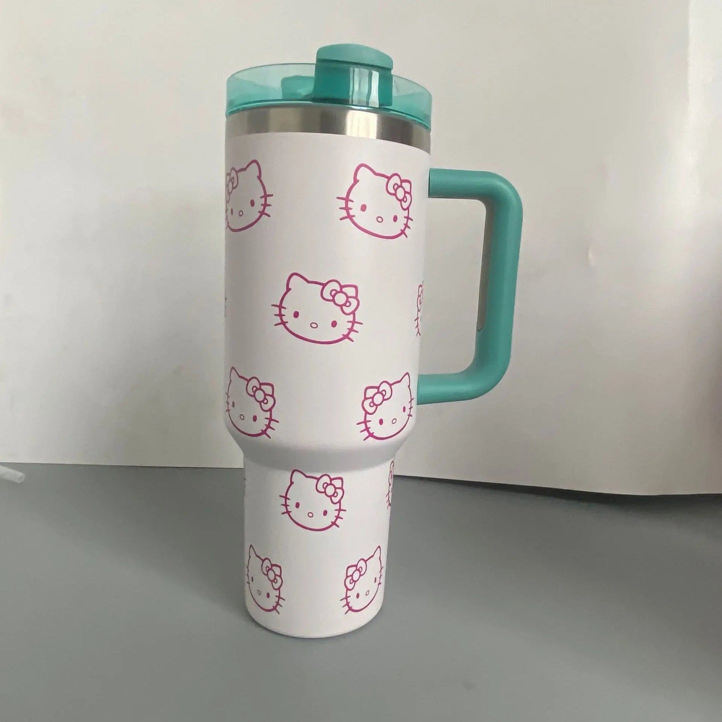 Hello Kitty x Stɑnley Quencher H2.0 Tumbler